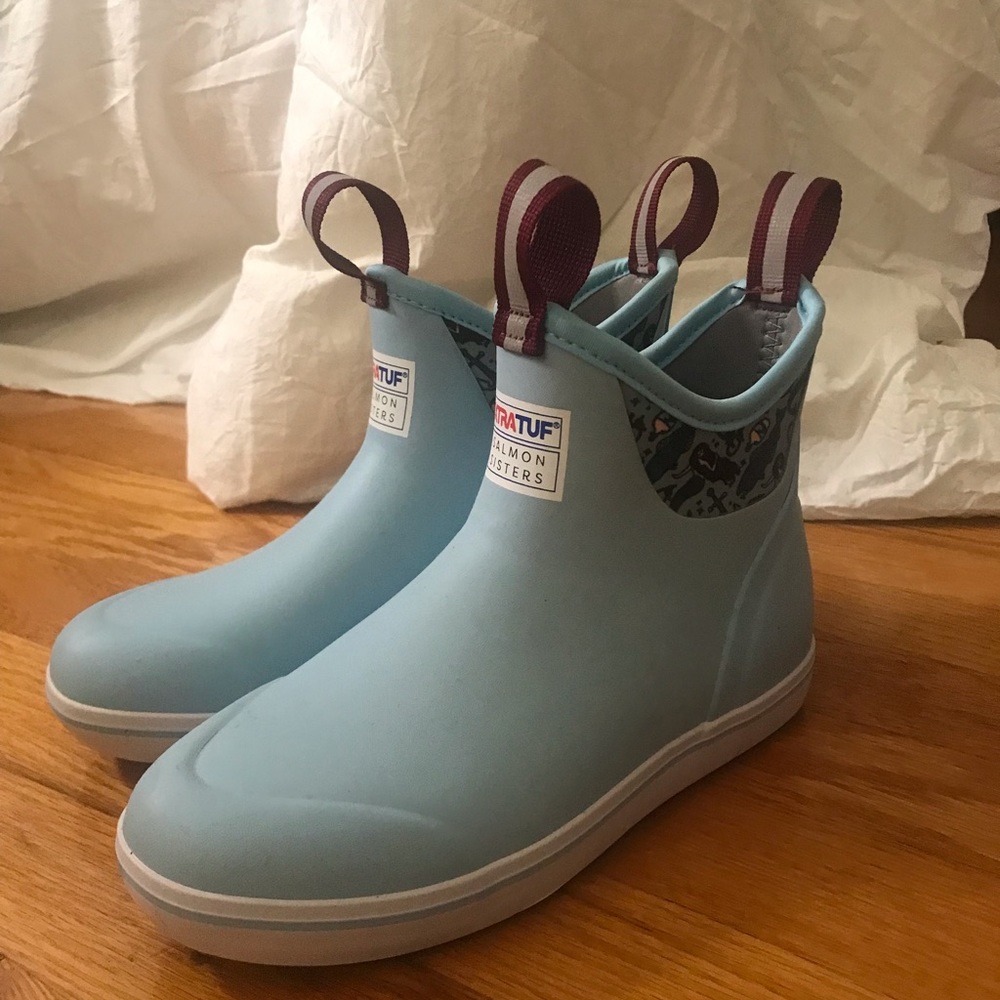 *BRAND NEW* xtratuf deck boots